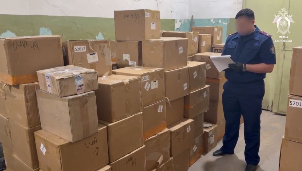 Двоих симферопольцев поймали на продаже немаркированных вейпов на 90 млн рублей