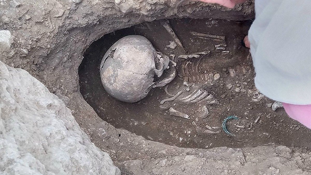 «Отправили в мир иной с посланием»: археологи разгадывают тайну античного погребения младенца в Крыму