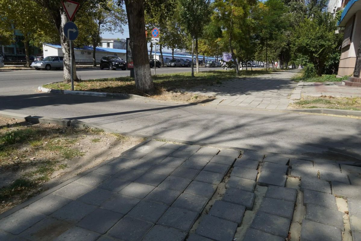 Глава администрации Керчи Иван Кошель провел встречу с жителями дома № 41 по улице Еременко, чтобы лично разобраться в ситуации, которая долгое время беспокоила горожан Глава администрации Керчи Иван Кошель провел встречу с жителями дома № 41 по улице Еременко, чтобы лично разобраться в ситуации, которая долгое время беспокоила горожан