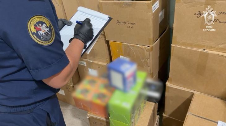Двое крымчан пытались продать на материк 78 тысяч контрафактных электронных сигарет на 90 миллионов рублей