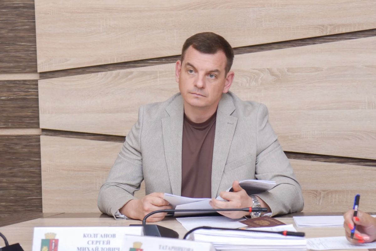 В Евпатории состоялось очередное заседание административной комиссии, которое провел заместитель главы администрации Сергей Колганов