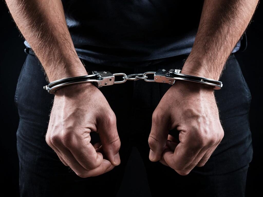 Студент из Советского района по заданию мошенников забрал у троих пенсионерок около 2 млн рублей