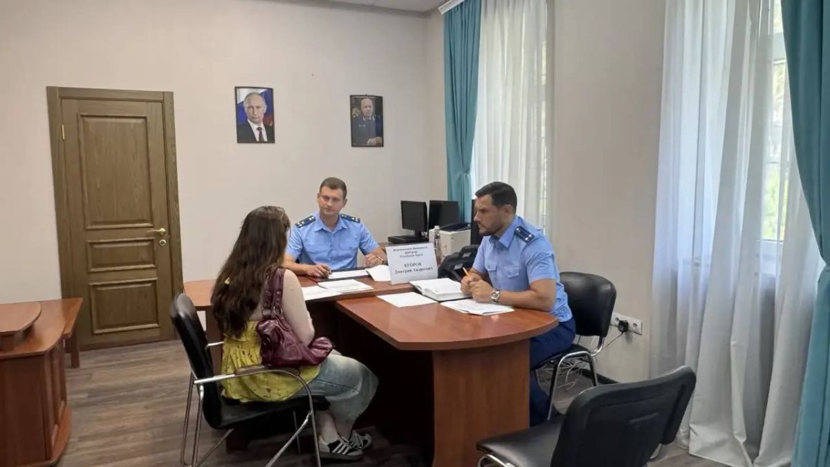 Прямой диалог: исполняющий обязанности прокурора Крыма Дмитрий Егоров провел прием жителей Симферополя