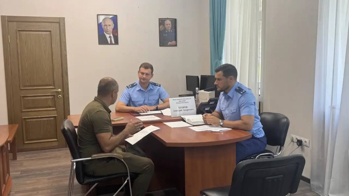 Прямой диалог: исполняющий обязанности прокурора Крыма Дмитрий Егоров провел прием жителей Симферополя Прямой диалог: исполняющий обязанности прокурора Крыма Дмитрий Егоров провел прием жителей Симферополя