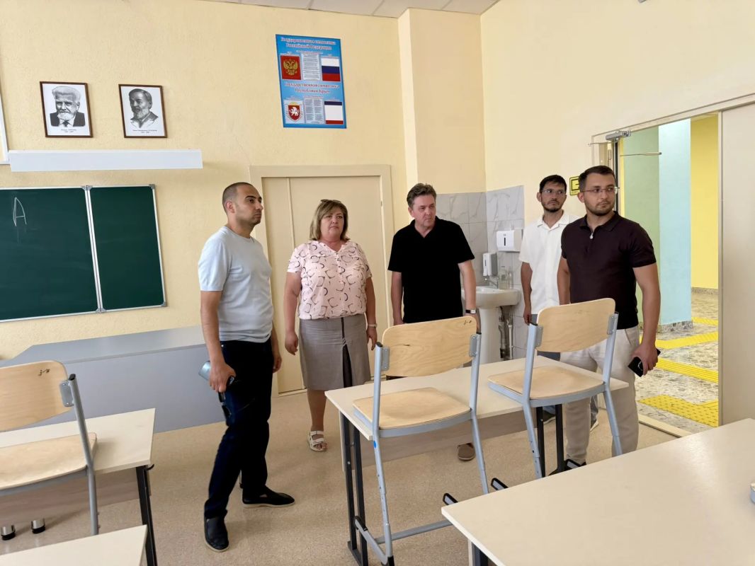 Виталий Оганесян: Вместе с депутатом Госсовета Крыма Артуром Куртиевым в рамках рабочего выезда в микрорайон Исмаил-бей: Виталий Оганесян: Вместе с депутатом Госсовета Крыма Артуром Куртиевым в рамках рабочего выезда в микрорайон Исмаил-бей:
