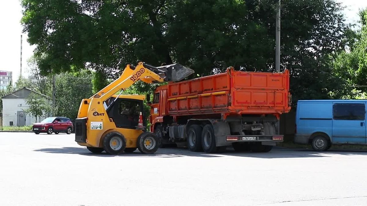 Сотрудники МБУ «Город» на постоянной основе проводят комплекс мероприятий по санитарному содержанию города Симферополя