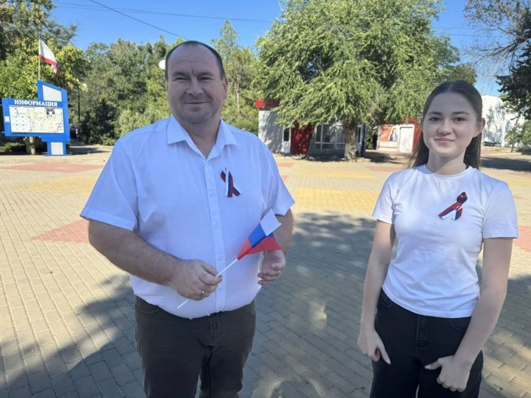 Александр Соколовский: Сегодня в Первомайском районе Республики Крым проведены торжественные мероприятия, посвящённые празднованию Дня Государственного флага Российской Федерации Александр Соколовский: Сегодня в Первомайском районе Республики Крым проведены торжественные мероприятия, посвящённые празднованию Дня Государственного флага Российской Федерации