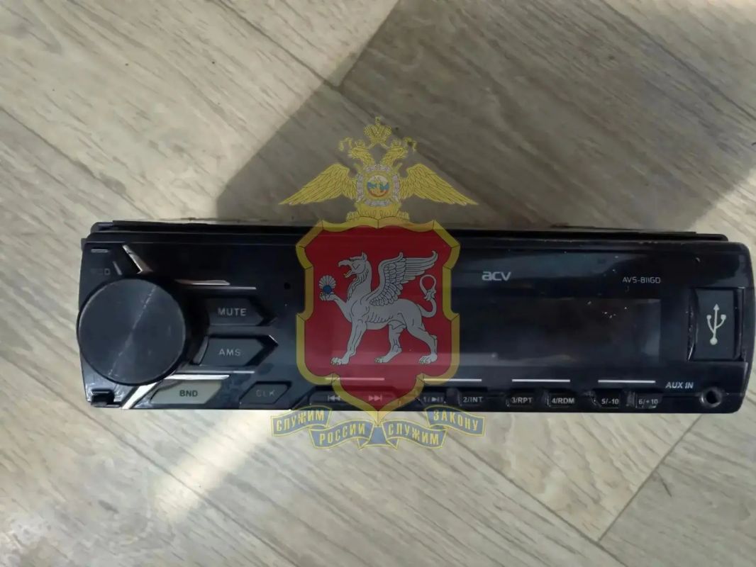 В Раздольненском районе подростка поставили на учёт за кражу автомагнитол и аккумулятора из чужого авто В Раздольненском районе подростка поставили на учёт за кражу автомагнитол и аккумулятора из чужого авто