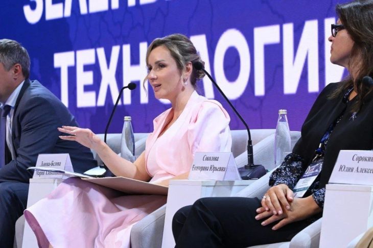 «Семьям рады»: детский омбудсмен предложила распространить сертификат на парки и дворы