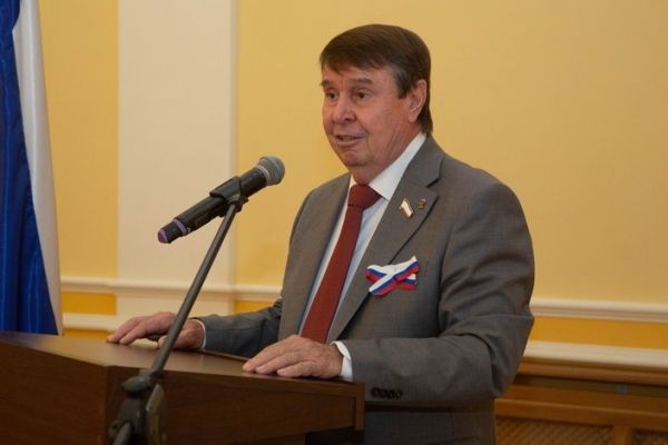 Ко Дню Государственного Флага Российской Федерации крымчанам вручили заслуженные награды Ко Дню Государственного Флага Российской Федерации крымчанам вручили заслуженные награды