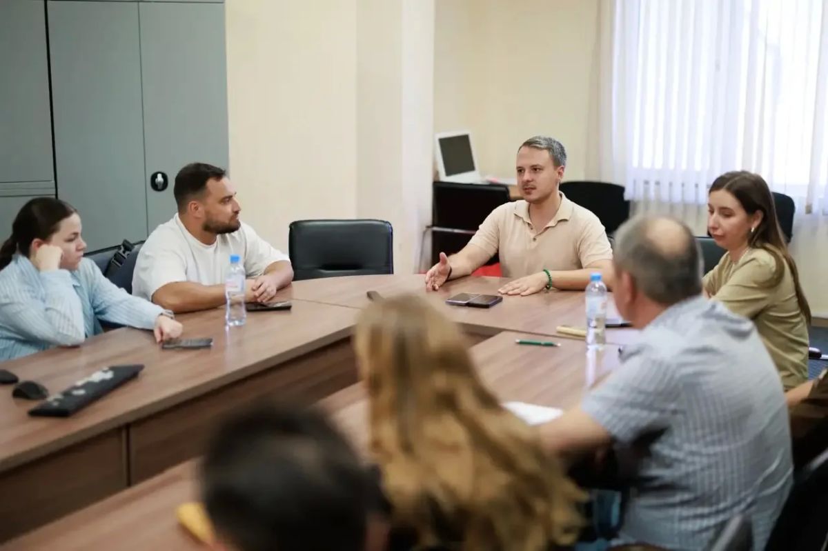 Находим решения вместе. В Симферополе состоялась рабочая встреча с представителями некоммерческих организаций города Находим решения вместе. В Симферополе состоялась рабочая встреча с представителями некоммерческих организаций города