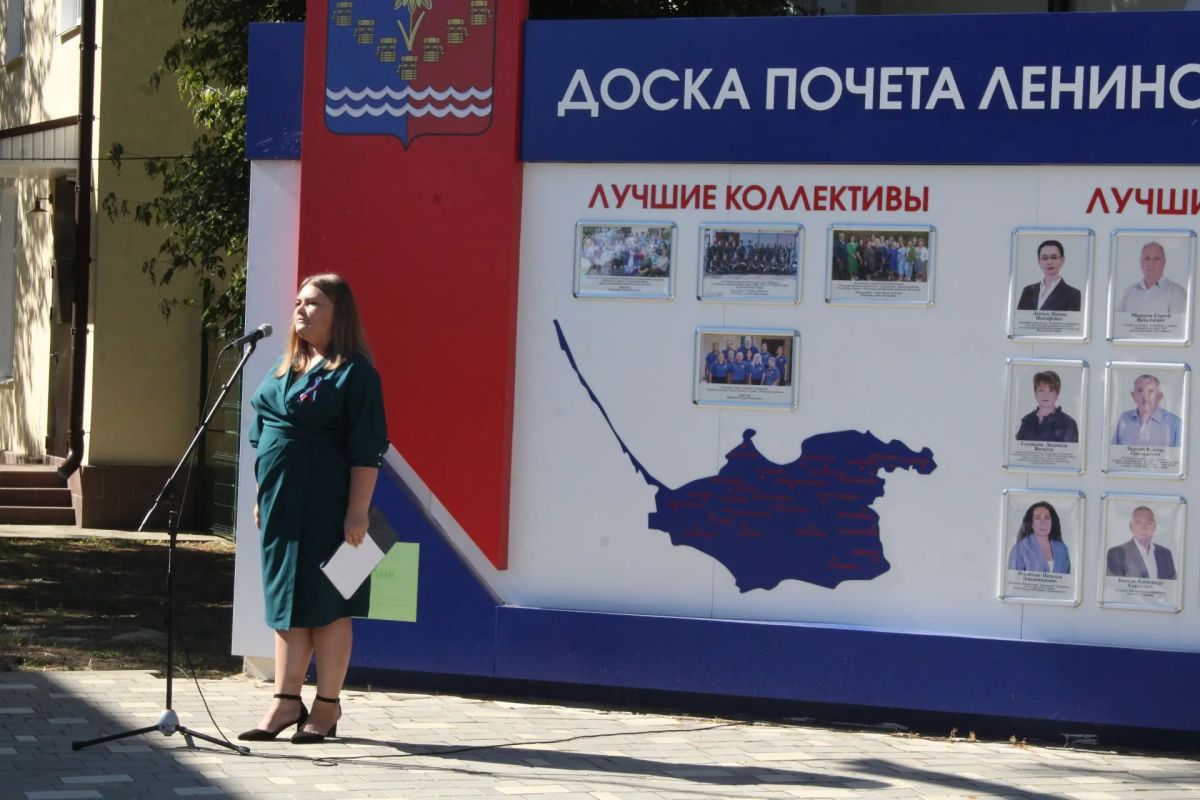 22 августа наша страна отмечает один из главных государственных праздников — День Государственного флага Российской Федерации 22 августа наша страна отмечает один из главных государственных праздников — День Государственного флага Российской Федерации