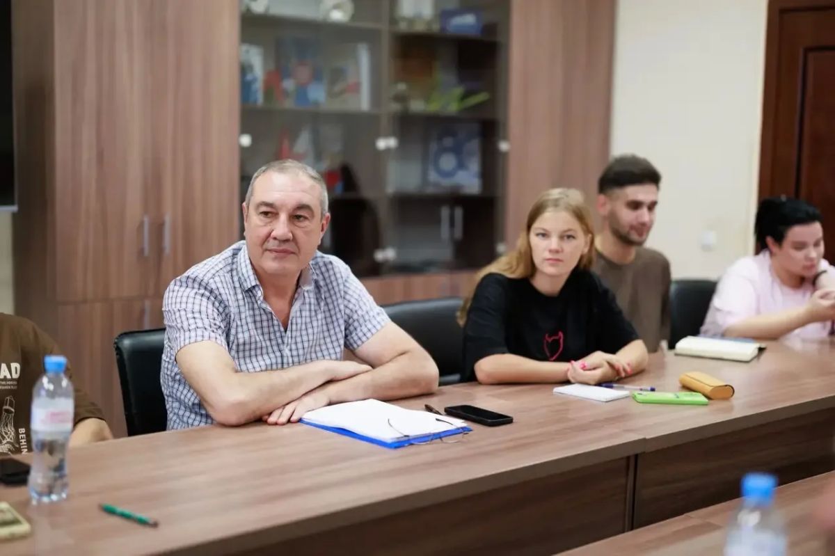 Находим решения вместе. В Симферополе состоялась рабочая встреча с представителями некоммерческих организаций города Находим решения вместе. В Симферополе состоялась рабочая встреча с представителями некоммерческих организаций города