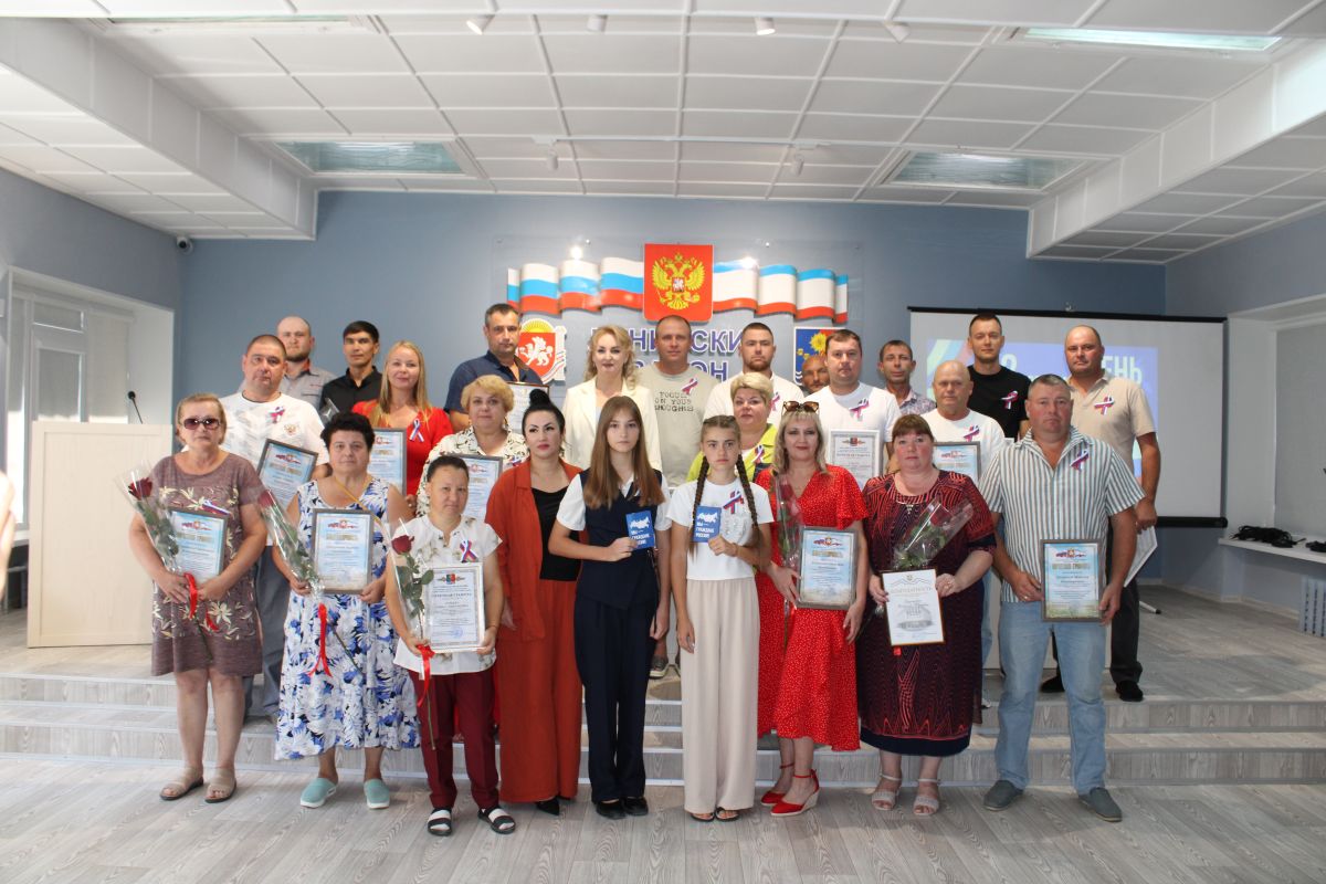 От первых паспортов до патриотических песен