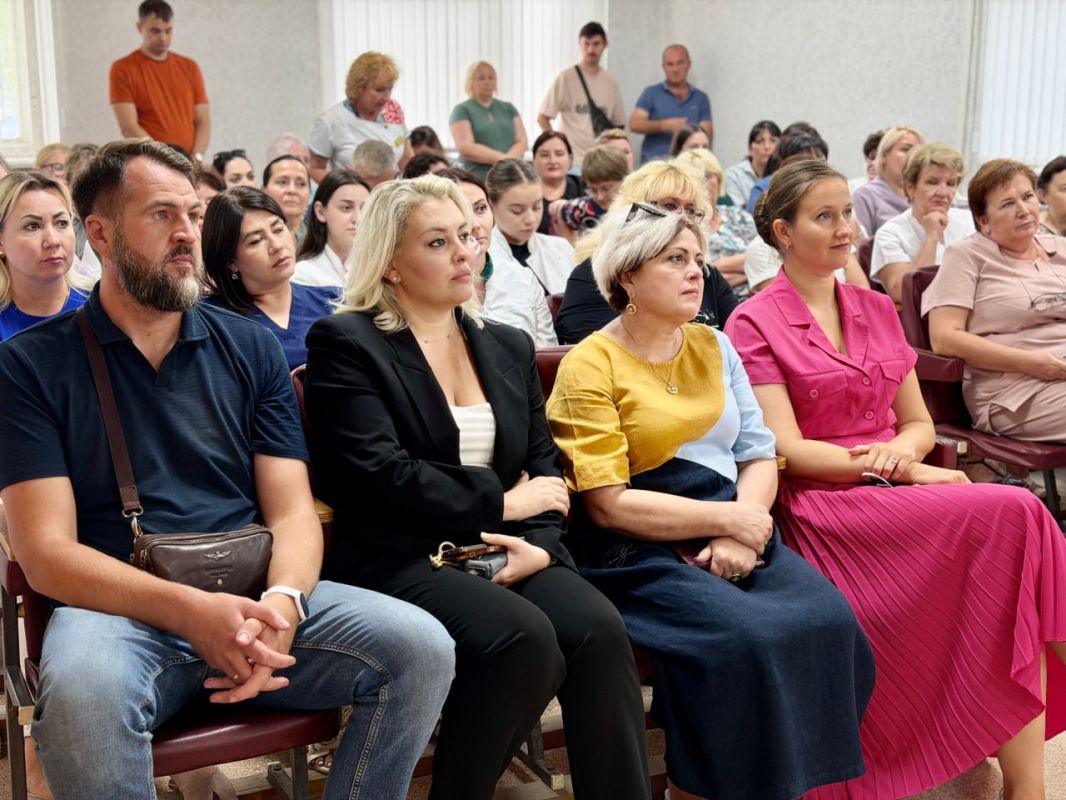 Юрий Нестеренко: Развитие системы здравоохранения, диспансеризацию, сохранение и укрепление здоровья крымчан обсудили с коллективом Бахчисарайской центральной районной больницы Юрий Нестеренко: Развитие системы здравоохранения, диспансеризацию, сохранение и укрепление здоровья крымчан обсудили с коллективом Бахчисарайской центральной районной больницы