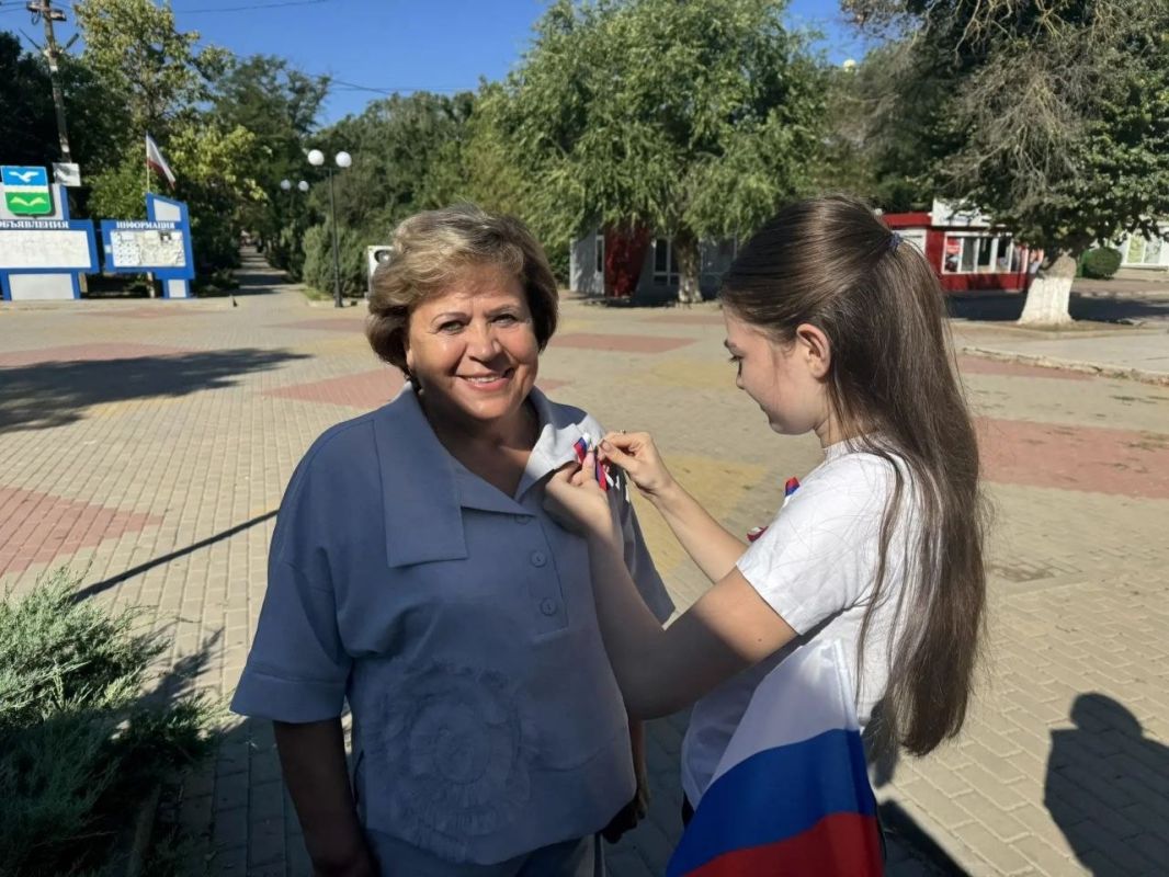 Александр Соколовский: Сегодня в Первомайском районе Республики Крым проведены торжественные мероприятия, посвящённые празднованию Дня Государственного флага Российской Федерации Александр Соколовский: Сегодня в Первомайском районе Республики Крым проведены торжественные мероприятия, посвящённые празднованию Дня Государственного флага Российской Федерации