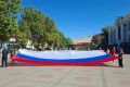 Сегодня центр Джанкоя наполнился цветами российского триколора – на площади возле администрации города прошла акция, приуроченная ко Дню Государственного флага Российской Федерации