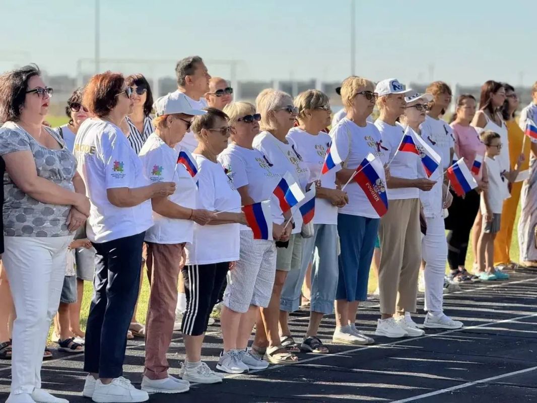 Юлия Предыбайло: Торжественное поднятие Государственного флага Российской Федерации Юлия Предыбайло: Торжественное поднятие Государственного флага Российской Федерации