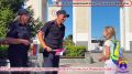 Транспортные полицейские поздравили пассажиров вокзала Симферополя с Днем флага