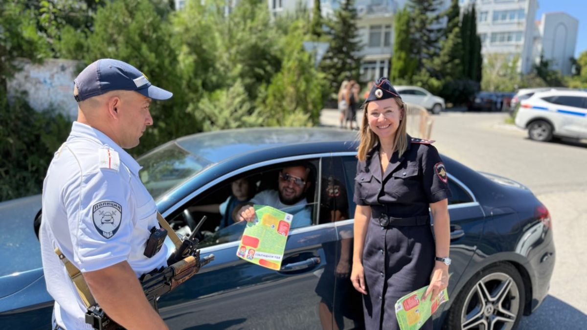 В Севастополе автоинспекторы напомнили водителям о важности безопасной перевозки детей В Севастополе автоинспекторы напомнили водителям о важности безопасной перевозки детей