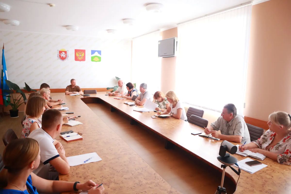 Традиционно рабочую неделю начали с аппаратного совещания