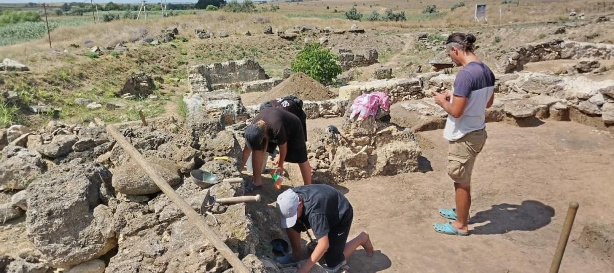 Под Керчью хотят создать новый исторический парк "Артезиан" Под Керчью хотят создать новый исторический парк "Артезиан"