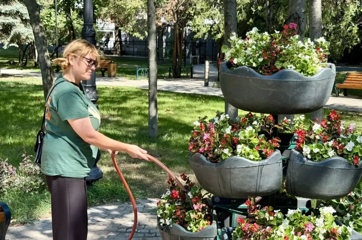 Чистота в парках и скверах Симферополя: работа в штатном режиме Чистота в парках и скверах Симферополя: работа в штатном режиме