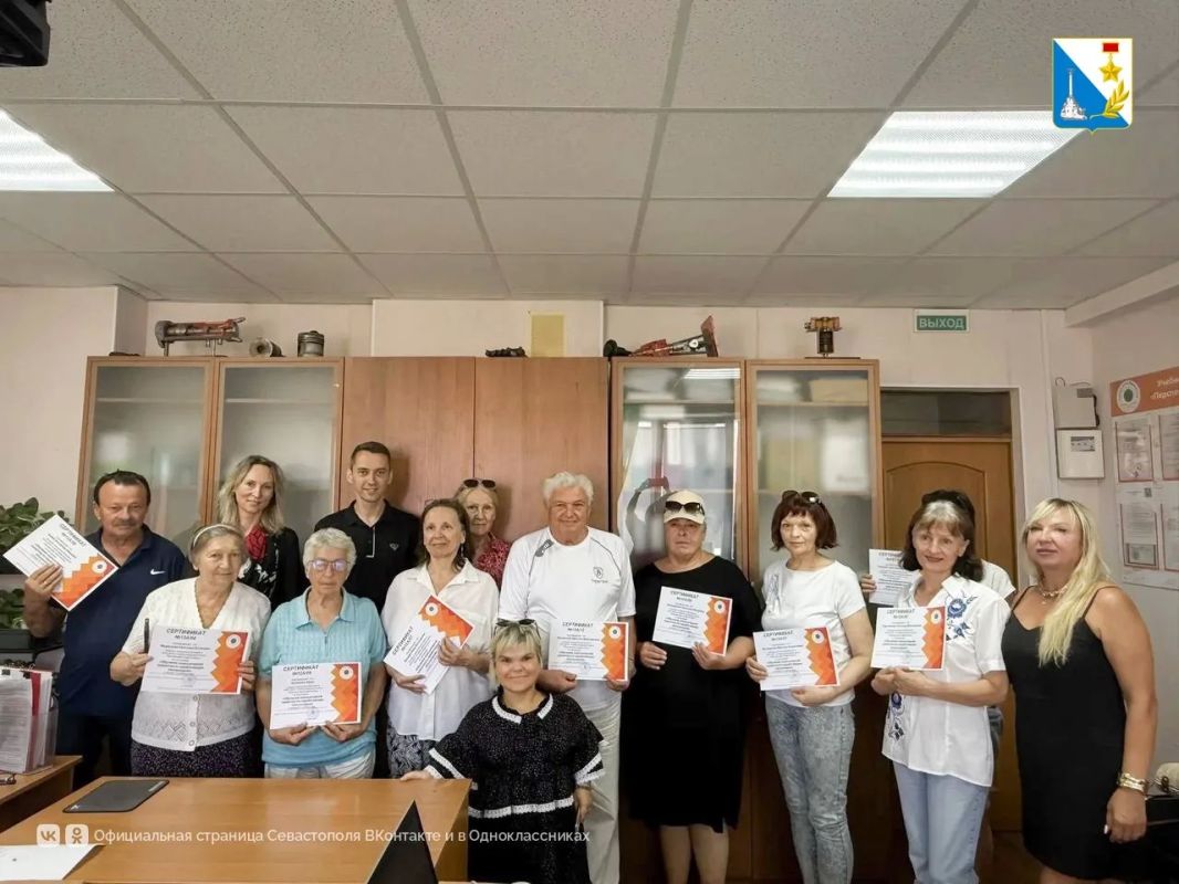 В Севастополе пенсионеров научили пользоваться Госуслугами и нейросетями В Севастополе пенсионеров научили пользоваться Госуслугами и нейросетями