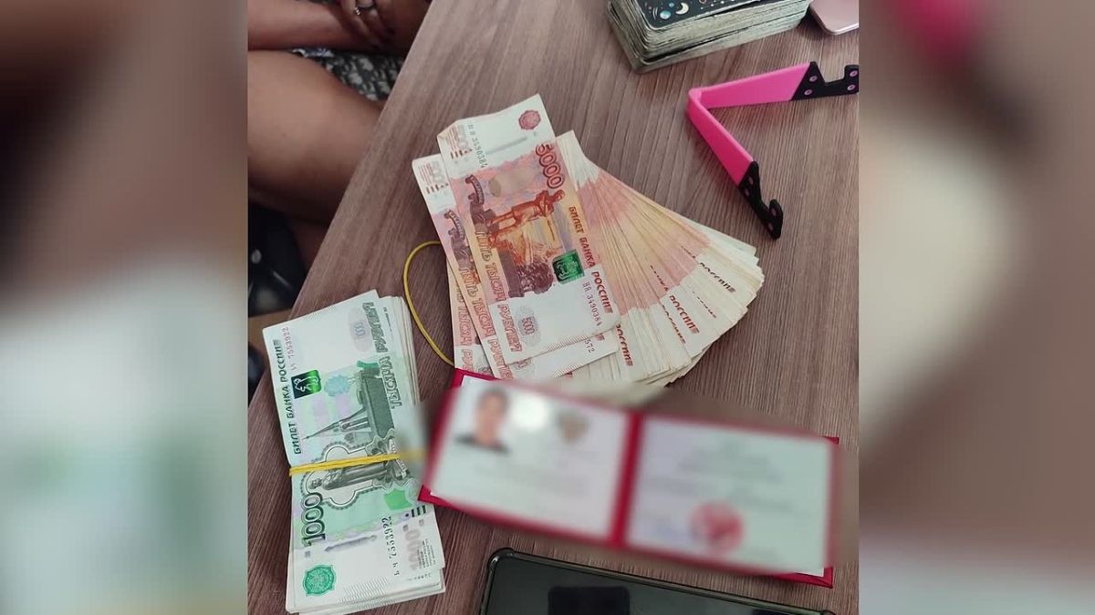 Адвокат из Красноярского края пытался обмануть пару из Севастополя на 1,6 миллиона рублей Супружеская пара из Севастополя обратилась к юристу адвокатской палаты Красноярского края. Женщина требовала с клиентов 1,6 миллиона...