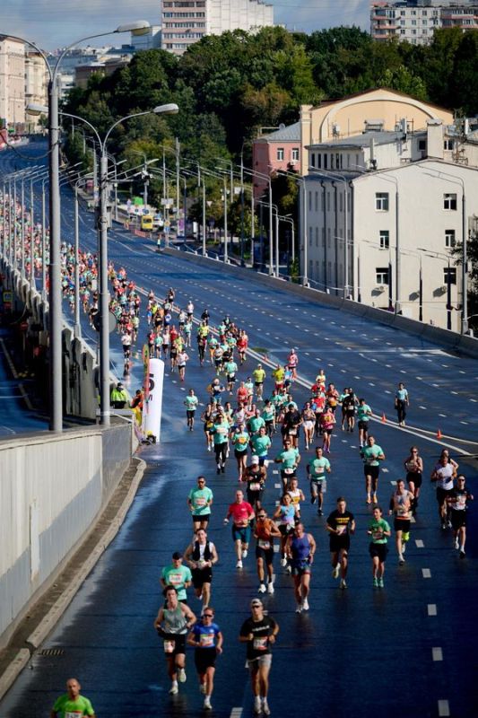 Большой фестиваль бега в Москве собрал более 150 тысяч человек Большой фестиваль бега в Москве собрал более 150 тысяч человек