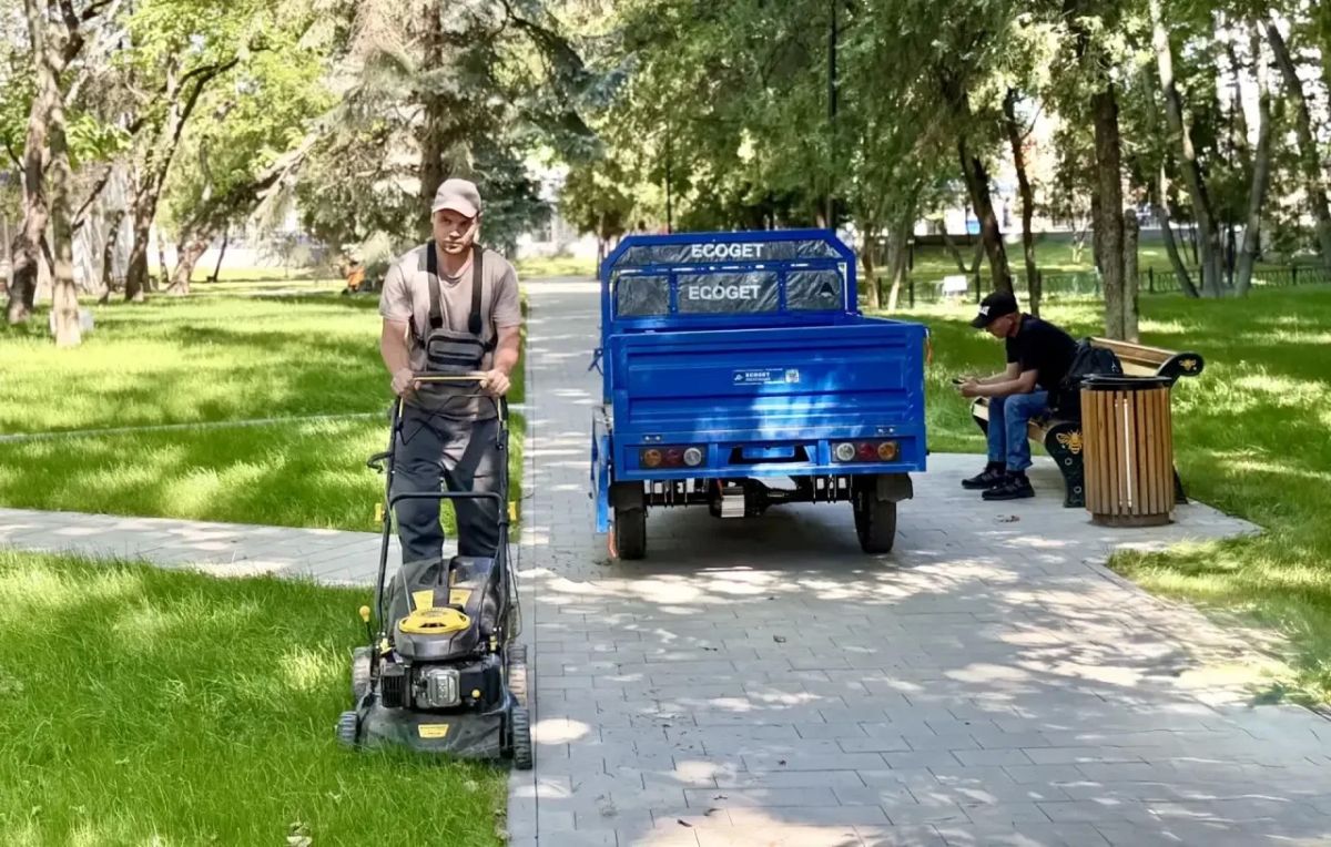 Чистота в парках и скверах Симферополя: работа в штатном режиме Чистота в парках и скверах Симферополя: работа в штатном режиме