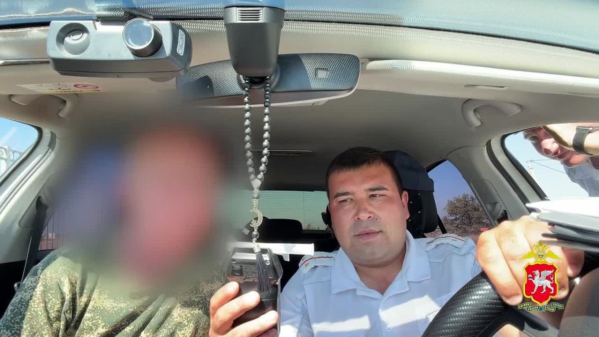 В Сакском районе пьяный пенсионер на электромопеде пытался дать взятку сотрудникам полиции