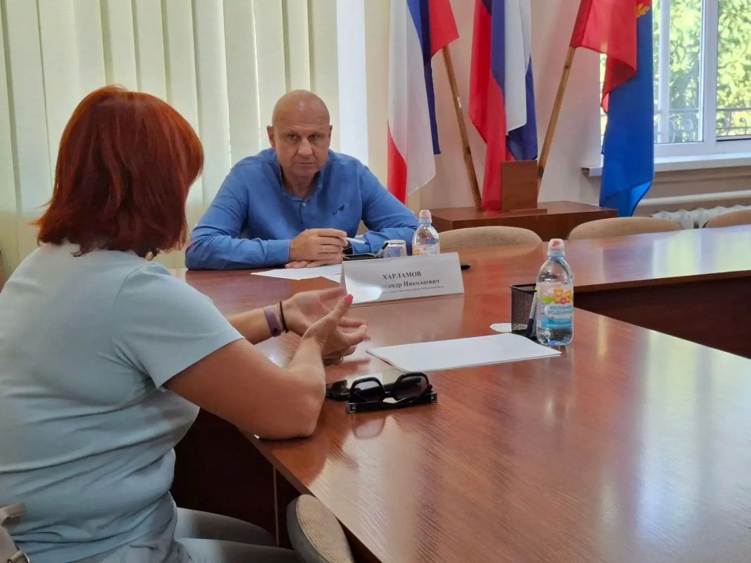 Глава администрации Советского района Александр Харламов провел очередной прием граждан Глава администрации Советского района Александр Харламов провел очередной прием граждан