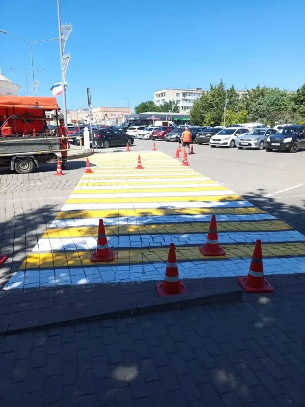 Обновляем дорожную разметку у школ к 1 сентября Обновляем дорожную разметку у школ к 1 сентября