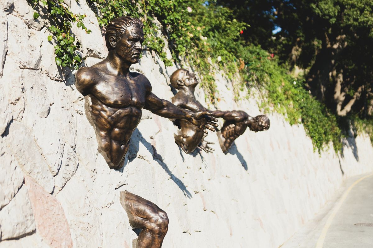 Алупка пополняется новыми скульптурами и арт-объектами Алупка пополняется новыми скульптурами и арт-объектами