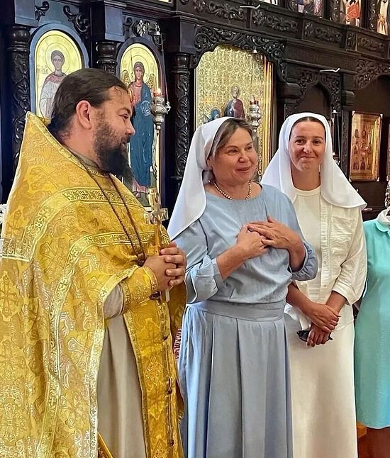 Сёстры милосердия помогают ухаживать за больными в больницах Феодосии и Керчи