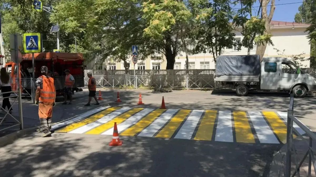 Обновляем дорожную разметку у школ к 1 сентября