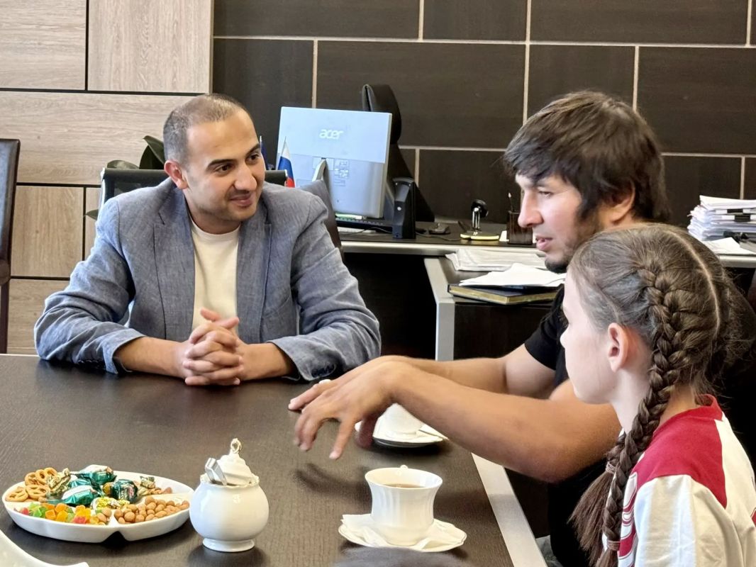 Виталий Оганесян: Евпаторийские спортсмены не раз заявляли о себе на турнирах различного уровня, возвращаясь в родной город с кубками и медалями Виталий Оганесян: Евпаторийские спортсмены не раз заявляли о себе на турнирах различного уровня, возвращаясь в родной город с кубками и медалями