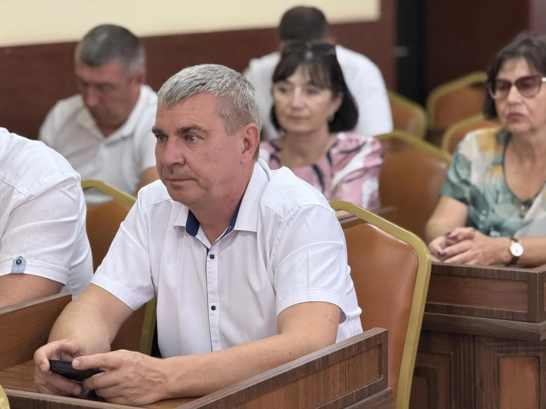 Рабочая встреча в Джанкое: Анушаван Агаджанян обозначил ключевые направления Рабочая встреча в Джанкое: Анушаван Агаджанян обозначил ключевые направления