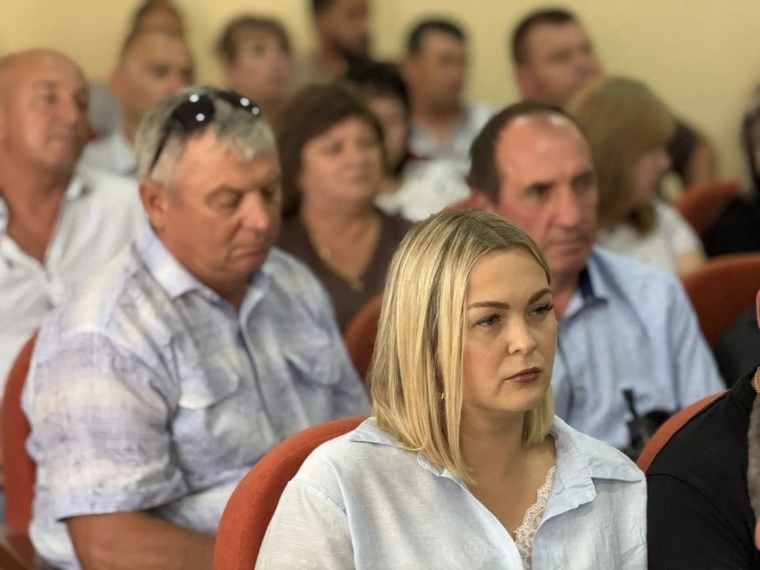Рабочая встреча в Джанкое: Анушаван Агаджанян обозначил ключевые направления Рабочая встреча в Джанкое: Анушаван Агаджанян обозначил ключевые направления