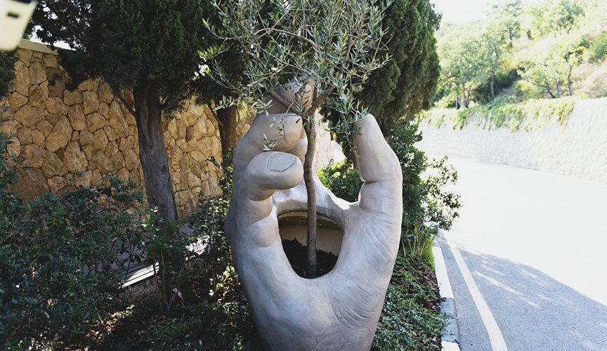 Алупка пополняется новыми скульптурами и арт-объектами Алупка пополняется новыми скульптурами и арт-объектами