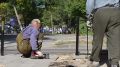 Иван Кошель: Приводим в порядок тротуар напротив здания филиала УВО Министерства транспорта
