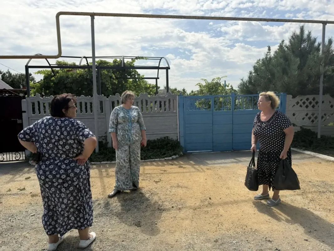 Анна Трушина провела выездной прием по обращениям граждан в с. Днепровка Анна Трушина провела выездной прием по обращениям граждан в с. Днепровка