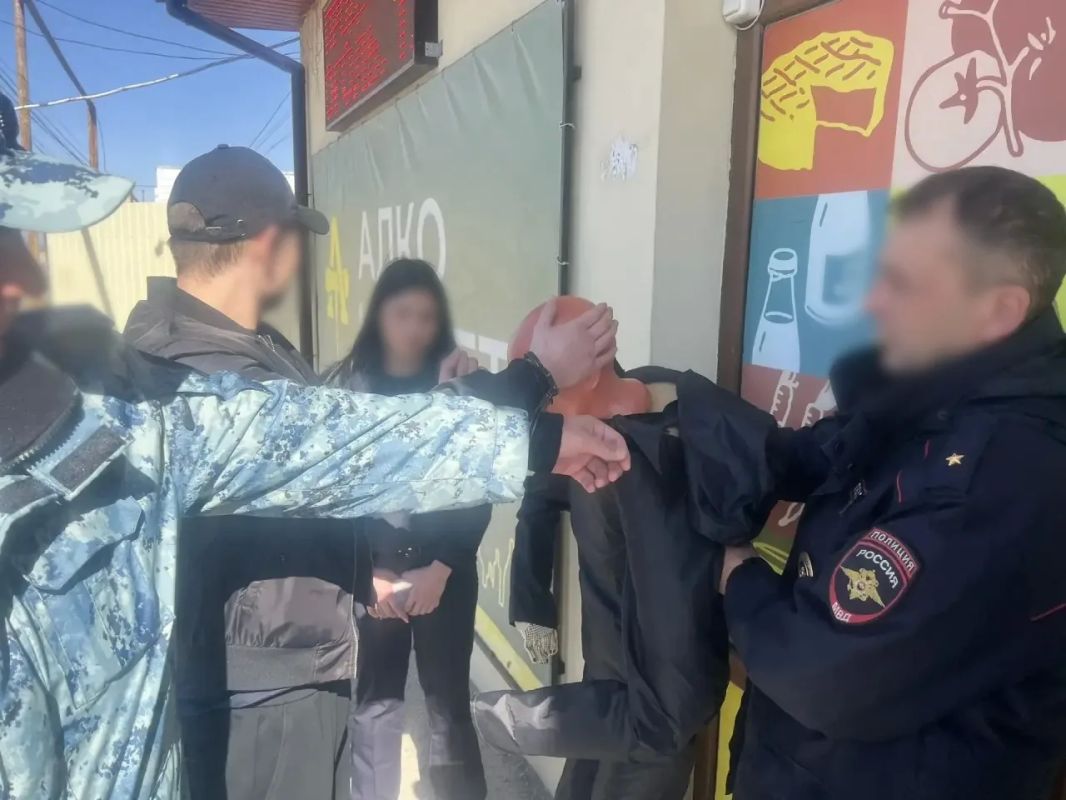Трое жителей Симферопольского района предстанут перед судом за выбивание несуществующего долга из жителя Симферополя Трое жителей Симферопольского района предстанут перед судом за выбивание несуществующего долга из жителя Симферополя