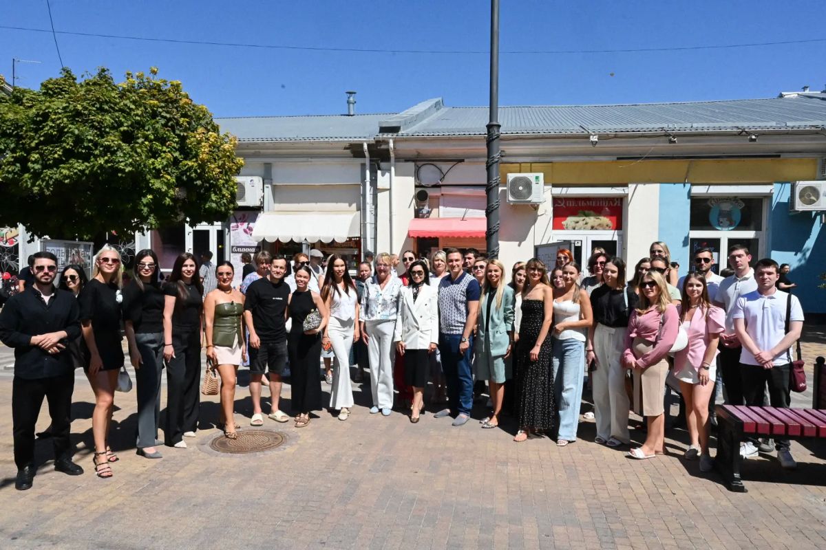 В Симферополе открылась фотовыставка «Большая миссия малого бизнеса» В Симферополе открылась фотовыставка «Большая миссия малого бизнеса»