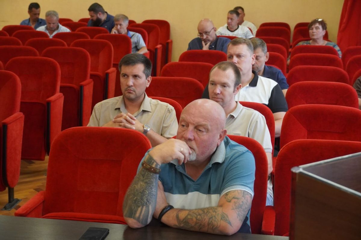 Иван Кошель: Сегодня вместе с главой муниципального образования Денисом Колесником провели очередное заседание «Депутатского часа» Иван Кошель: Сегодня вместе с главой муниципального образования Денисом Колесником провели очередное заседание «Депутатского часа»