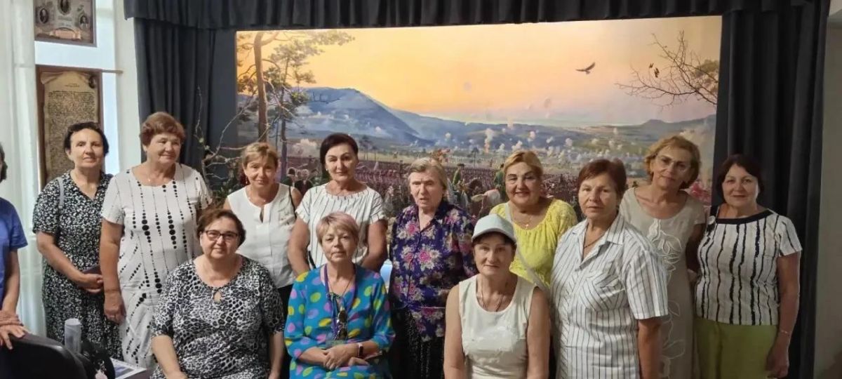 В рамках программы «Активное долголетие» пожилые алуштинцы посетили краеведческий музей