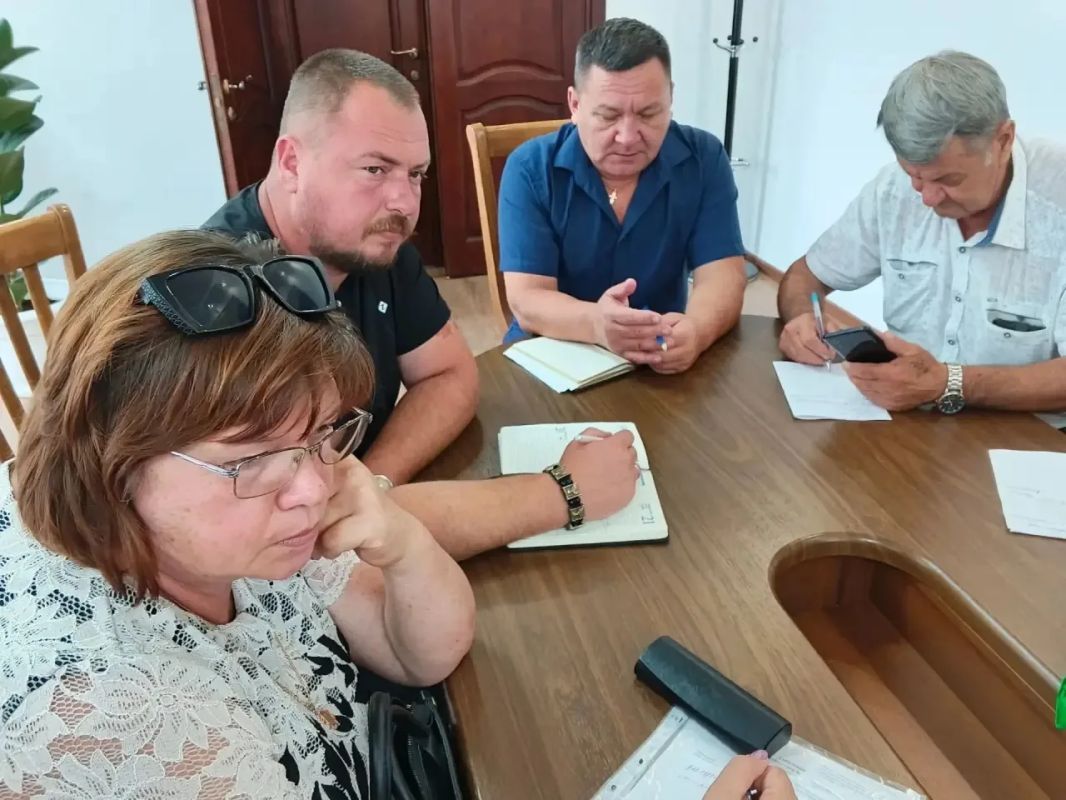 Андрей Шатыренко провёл рабочее совещание с главами сельских поселений Андрей Шатыренко провёл рабочее совещание с главами сельских поселений