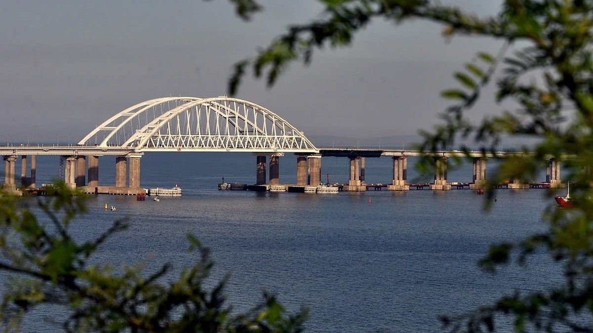 В очереди перед Крымским со стороны Керчи стоят 300 автомобилей