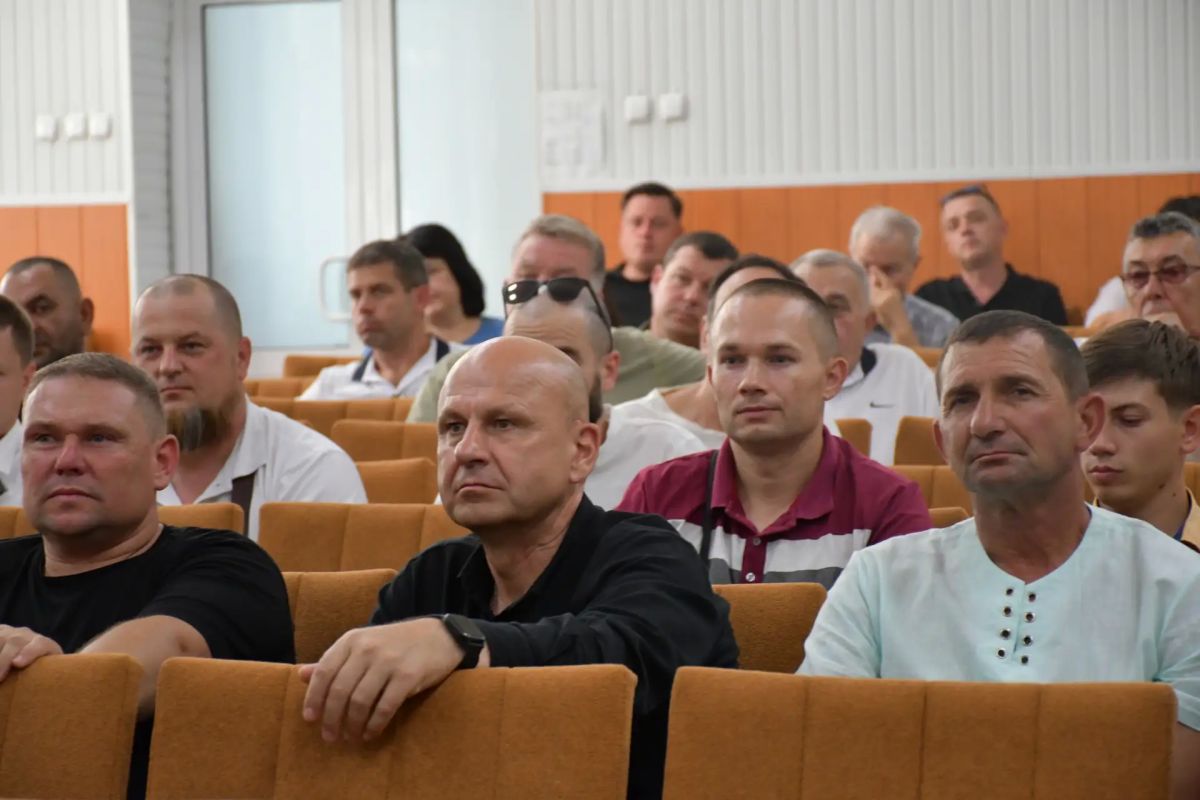 Василий Грабован: Коллеги, подводим итоги страды! В Красногвардейском районе прошло выездное совещание Минсельхоза Крыма под руководством министра Дениса Кратюка Василий Грабован: Коллеги, подводим итоги страды! В Красногвардейском районе прошло выездное совещание Минсельхоза Крыма под руководством министра Дениса Кратюка